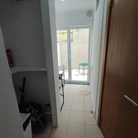T1 Penha De Franca Com Patio Apartment *