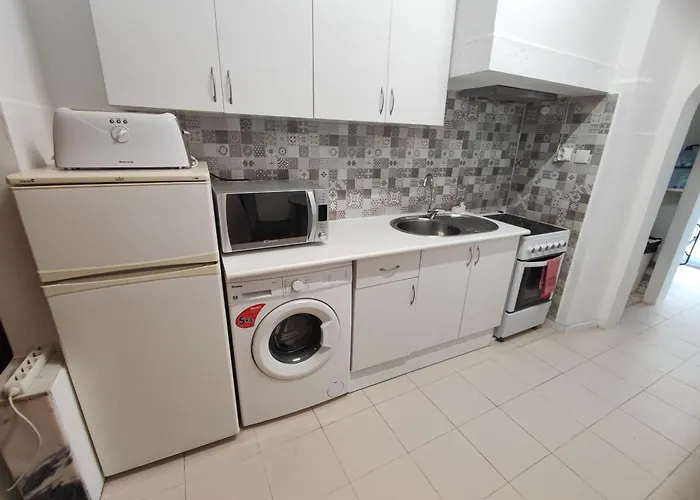 Apartamento T1 Penha De Franca Com Patio *