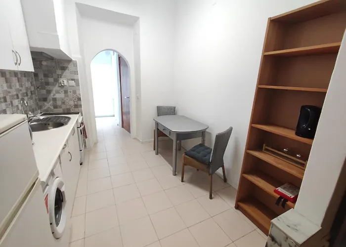 Apartamento T1 Penha De Franca Com Patio