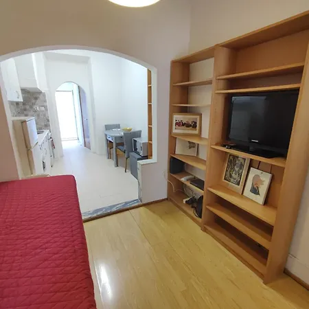 Apartamento T1 Penha De Franca Com Patio Lisboa