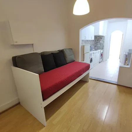 T1 Penha De Franca Com Patio * 리스본