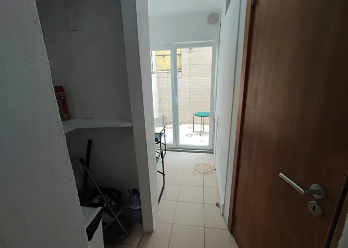 T1 Penha De Franca Com Patio 아파트 *